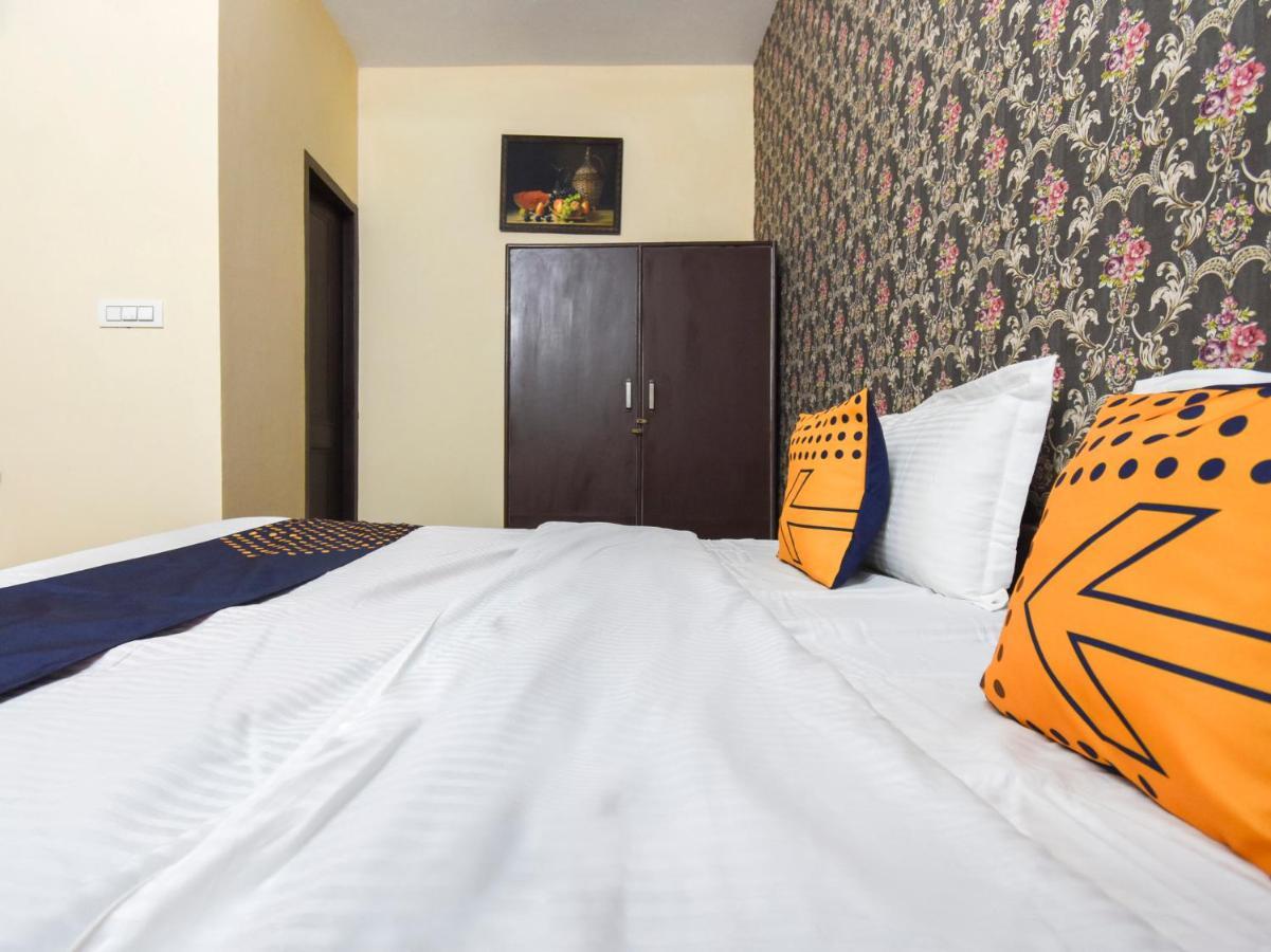 Spot On 70295 Sky Inn Jalandhar Eksteriør billede
